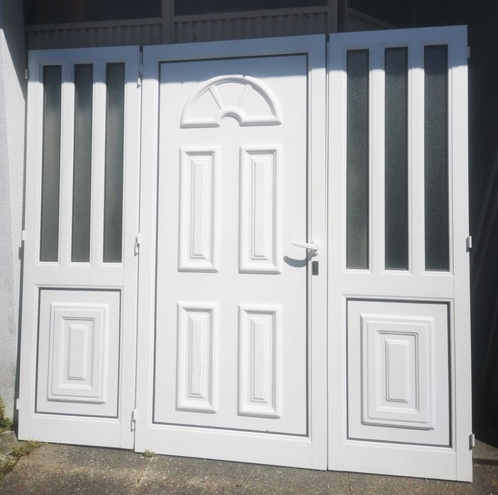 Porta com 3 folhas em alumínio