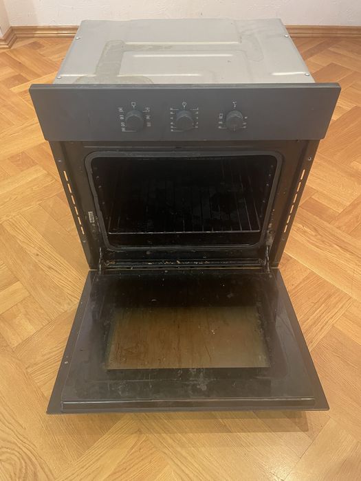 Духова піч вбудована Ariston .