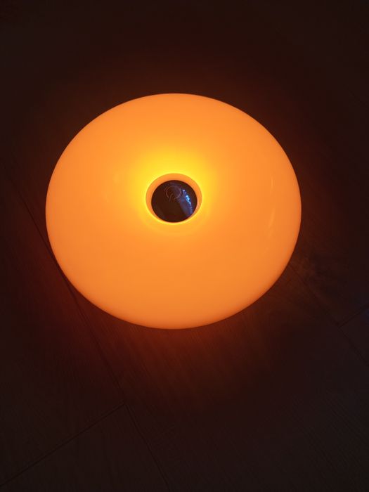 Lampka nocna w kształcie pączka