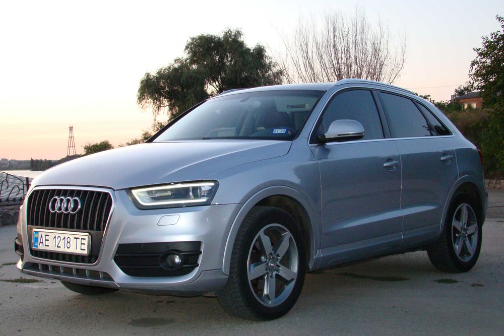 Продам  AUDI  Q3