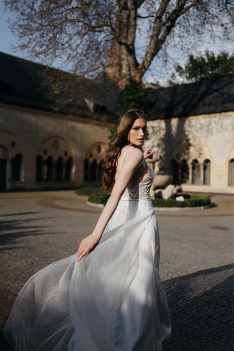 Elegancka suknia ślubna