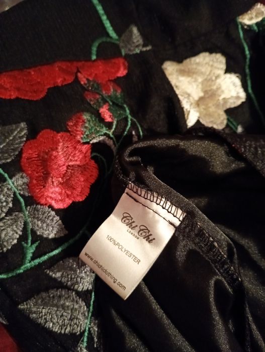 Suknia maxi czarna z haftem r.36"Chi Chi London"