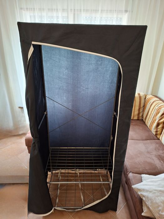 Guarda fatos desmontável