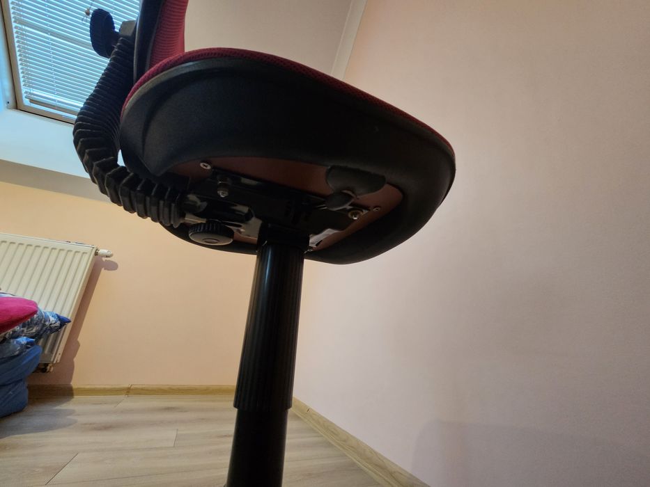 Fotel obrotowy do biurka dziecięcego