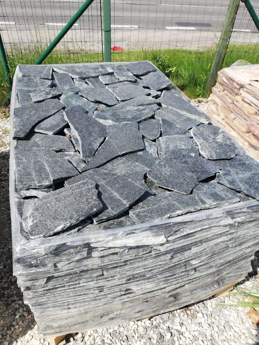 Kamień naturalny elewacyjny na elewację gnejs twardy płaski łupek dost