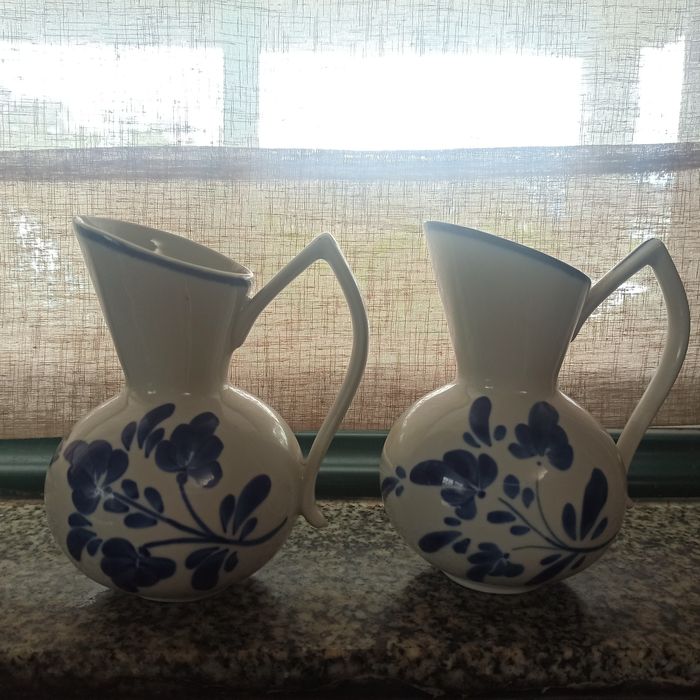 Relógio de parede e jarros de Viana