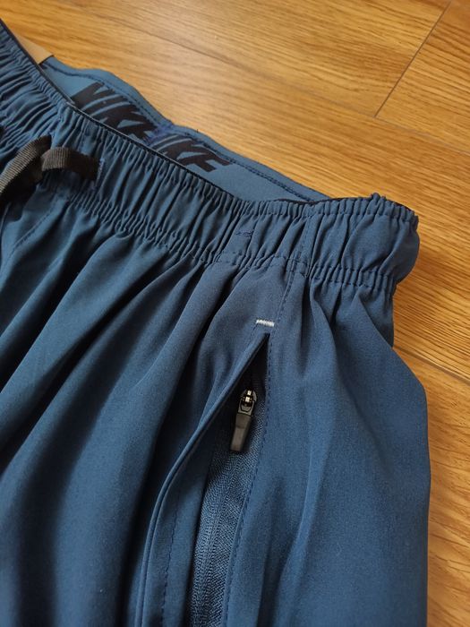 Calções de treino Nike Dri-FIT azuis novos com etiqueta