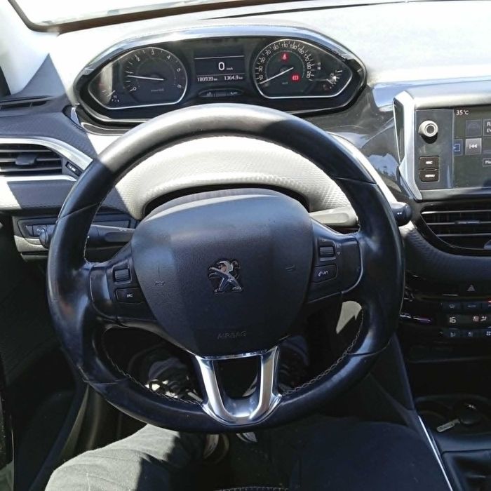 Peugeot 208 Carro usado em bom estado