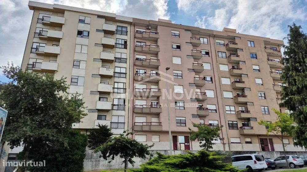 T2 c/ Varanda e Arrumo em Paranhos ( junto ao Lidl da Areosa)