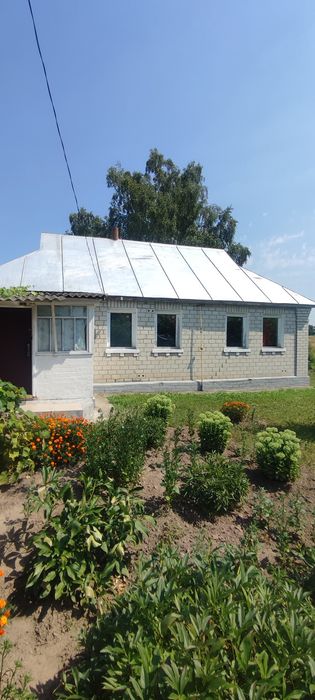 Є ВІДНОВЛЕННЯ!!!Гарна садиба зі зручностями в селі Чемер.