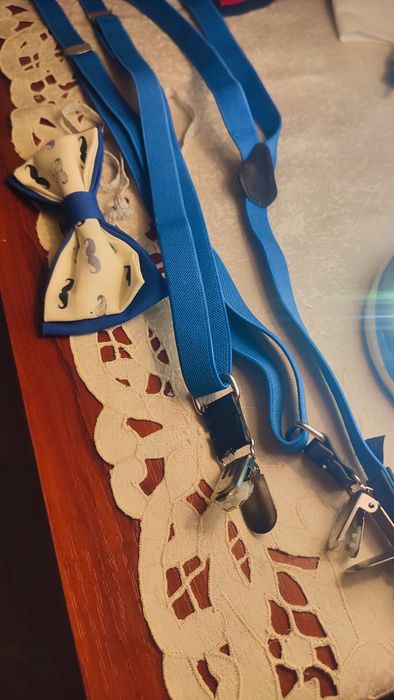 Бабочка и подтяжки