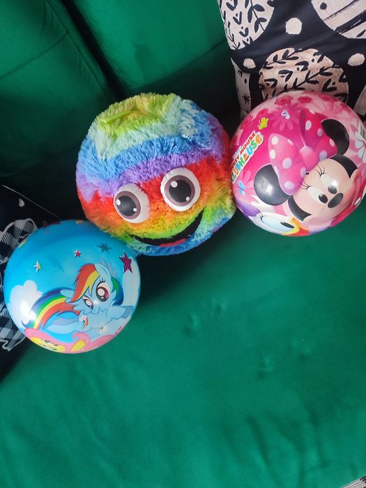 Trzy piłki kolorowe