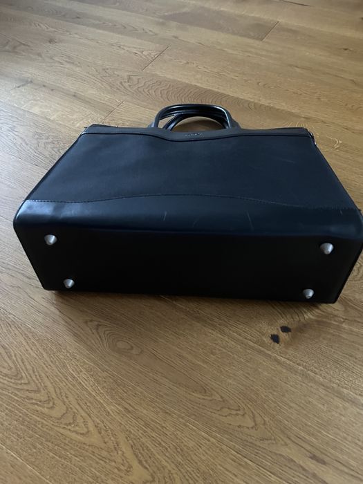 Elegancka czarna torba na laptopa