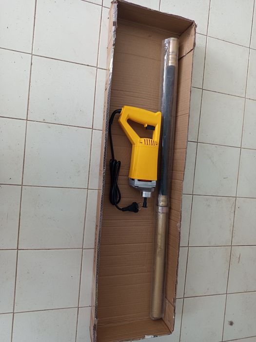 Vibrador de betão novo
