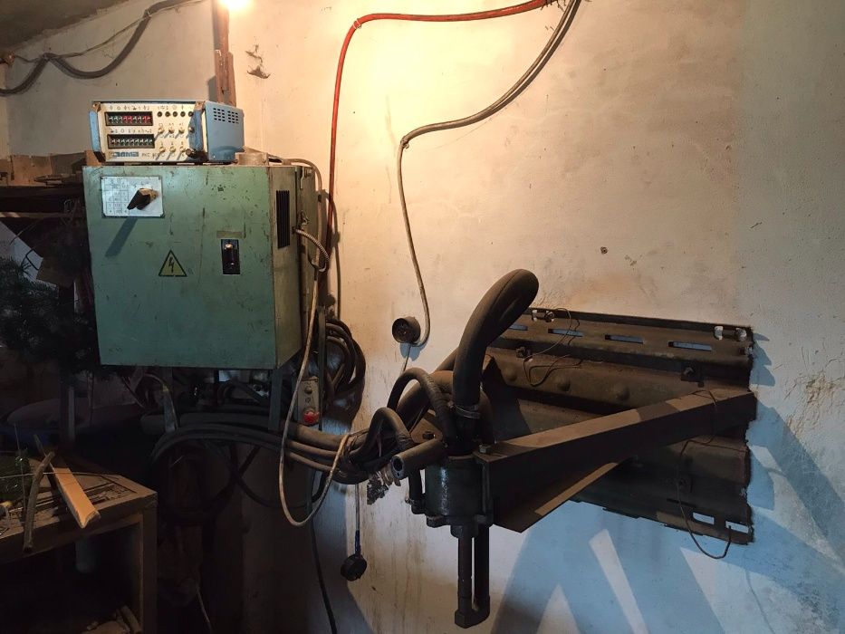 Верстат для виробництва штучних ялинок і хвої