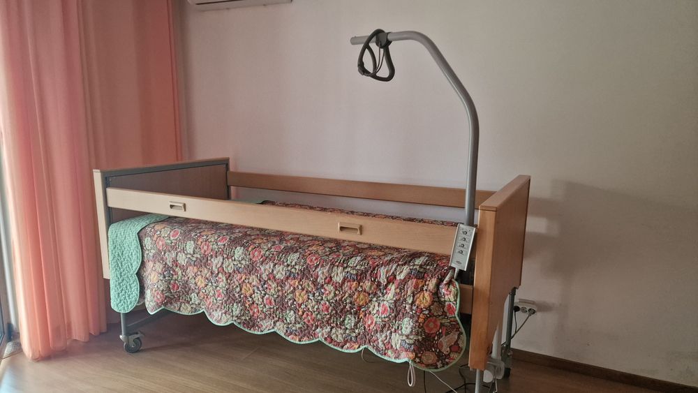 Cama de  madeira articulada