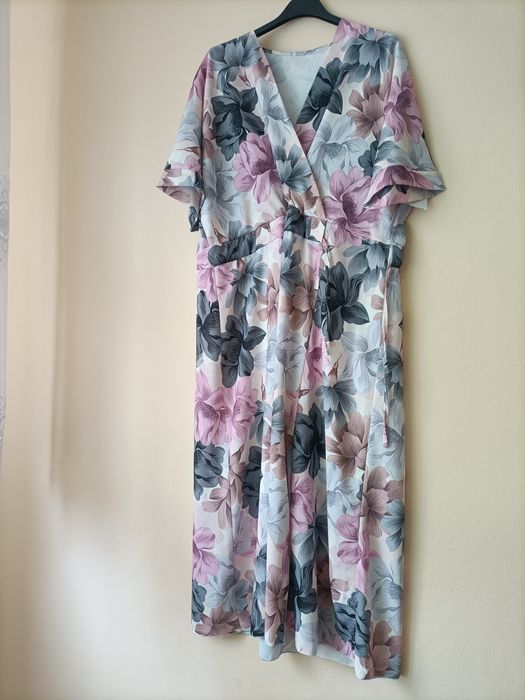 Nowa sukienka letnia elegancka w kwiaty