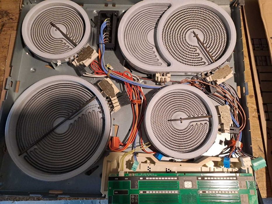 Płyta Electrolux ceramiczna EHS 60210P  , pola grzejne