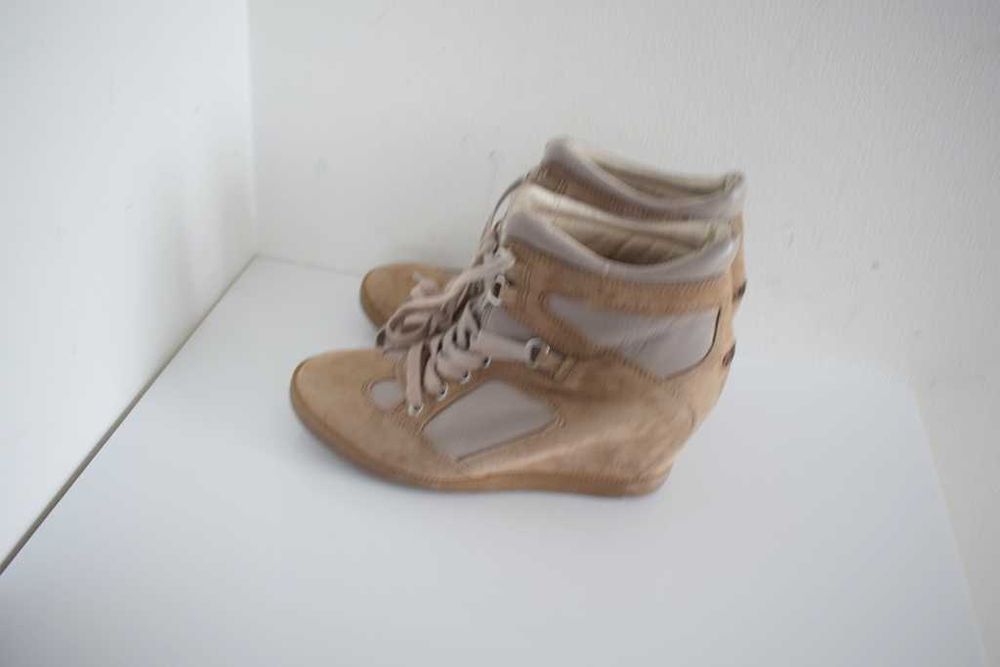 Guess  sneakersy beżowe na koturnie 39