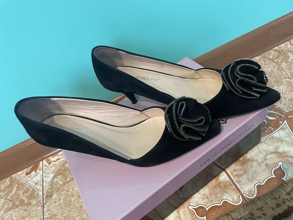 Туфлі Carlo Pazolini та crocs