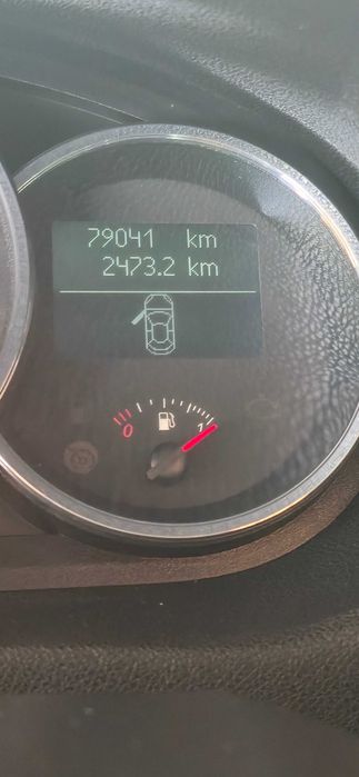 Renault Mégane Sport Tourer GT Line 1.5 dCi 110 cv EDC (automático), de 2014, com apenas 79.041 km. foto 2