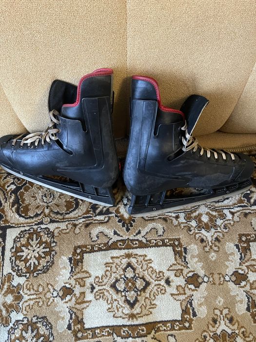 Конькі 44 розмір профісійні в доброму стані koflach