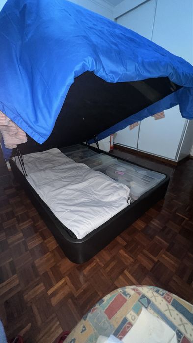 Vendo cama com colchao e cabeceira