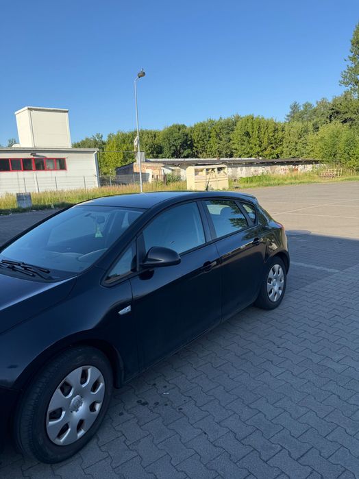 Opel Astra J 2011