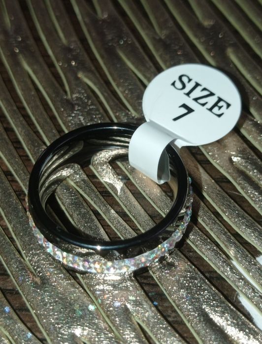 Piękną obrączka ceramiczna holo cyrkonie średnica 18mm