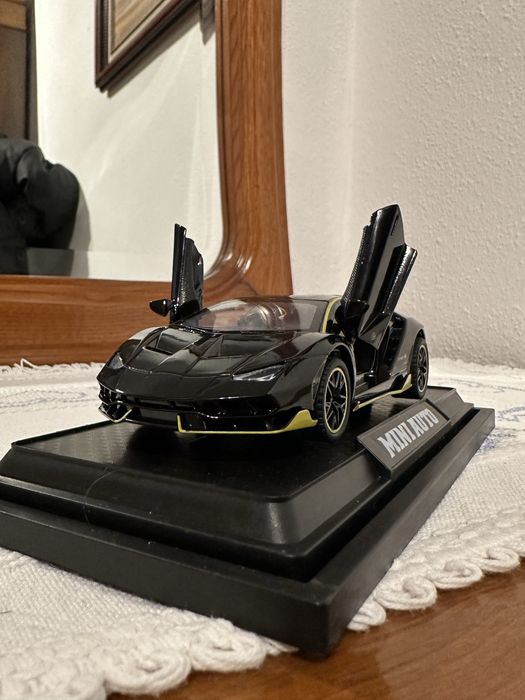 Vendo carro miniatura escala 1:32
