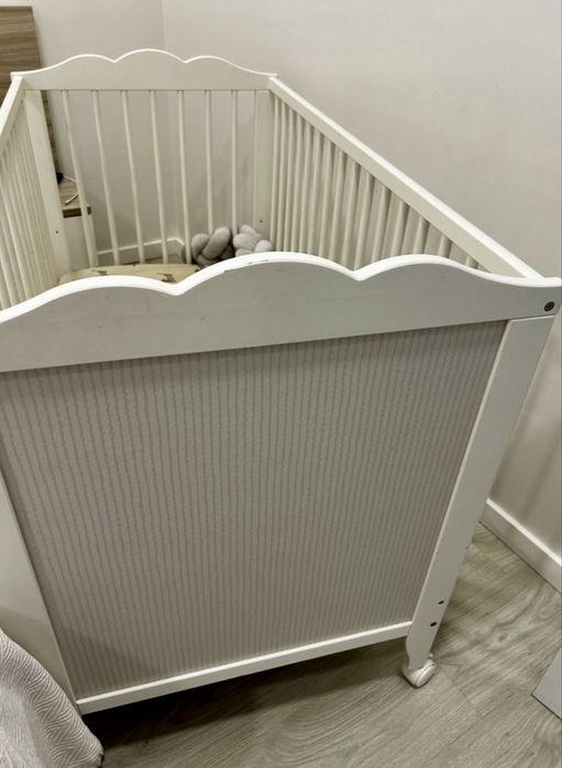 Berço bebé ikea com rodas e colchão