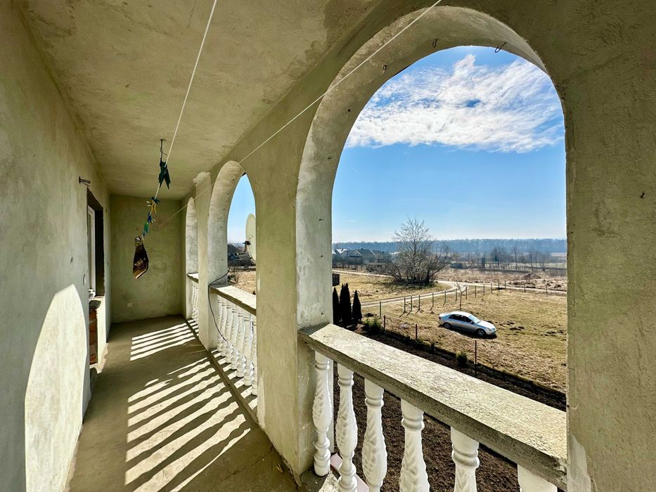 Продається просторий цегляний будинок поруч з м.Дрогобич