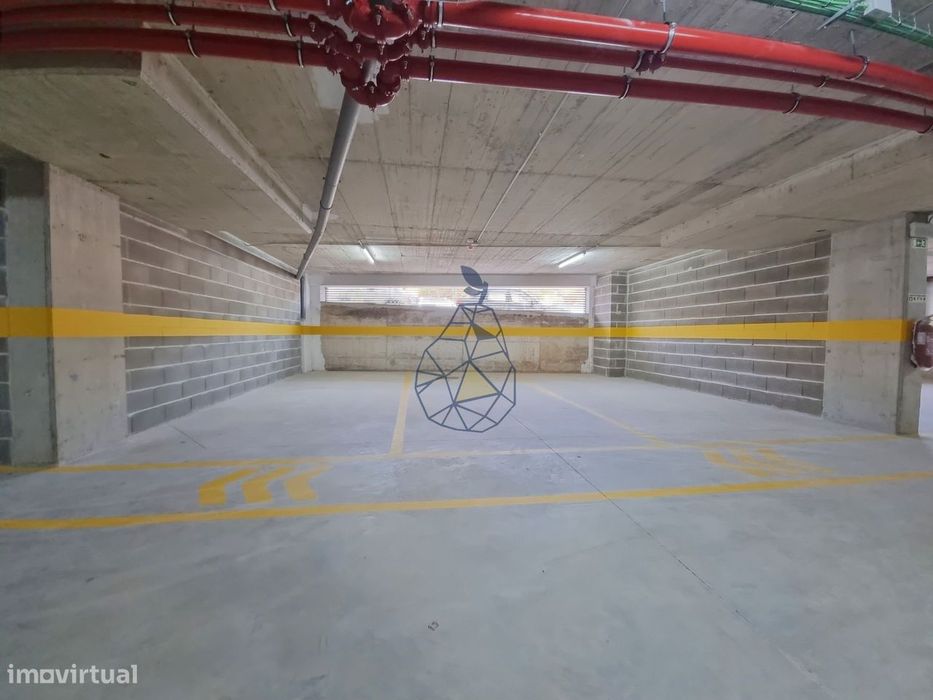 Garagens Box à Venda em Portimão — de 16 m² a 28 m², entre a estação d