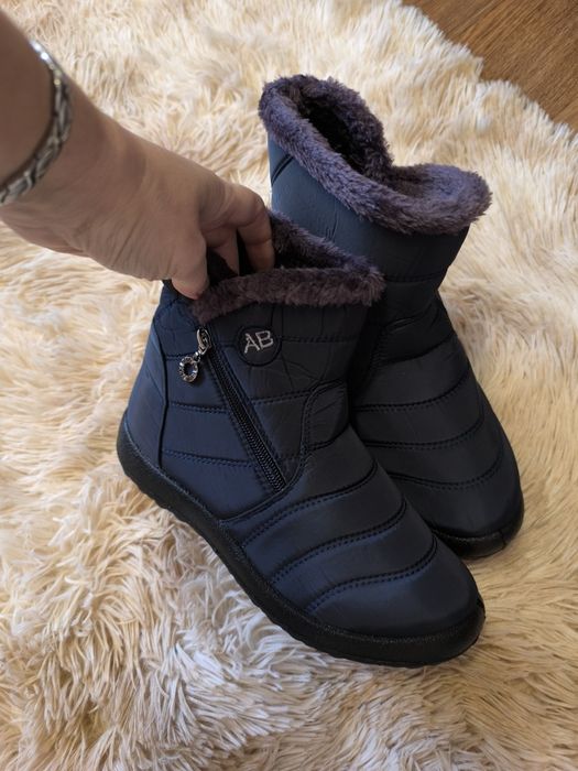 Жіночі короткі боти, різні моделі