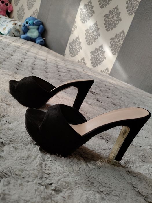 Damskie laczki na słupku