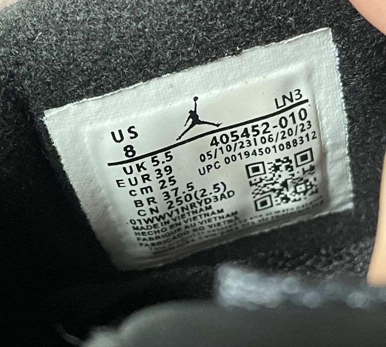 продам Nike Air Jordan 4 Black Camo розмір 39(25см)