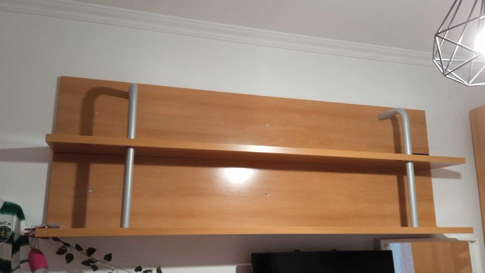 Quarto de solteiro completo com cama de gaveta e colchões