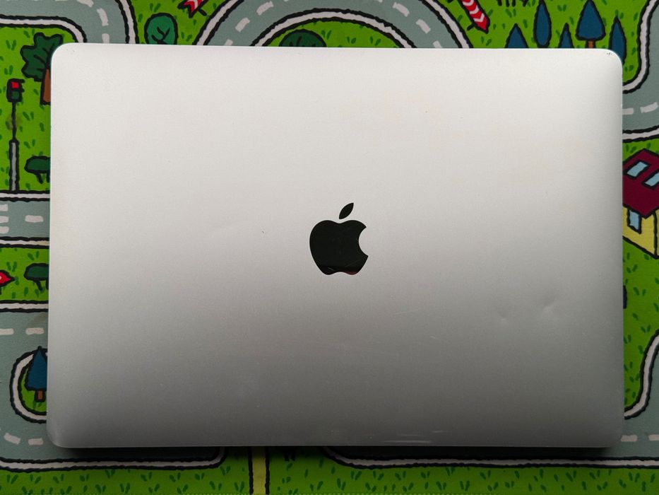MacBook Air M1 8GB RAM, 512GB pamięci