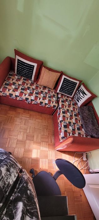 Oddam łóżko dwu segmentowe,Biurko, szafkę