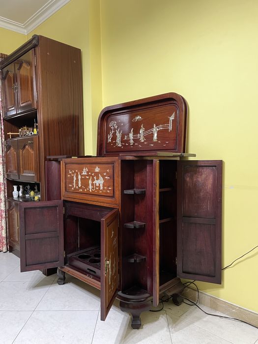 Bar Oriental Antigo em Pau Rosa e Madrepérola,Peça Exclusiva Impecável