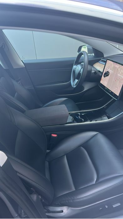 Tesla Model 3 — fotografia 8