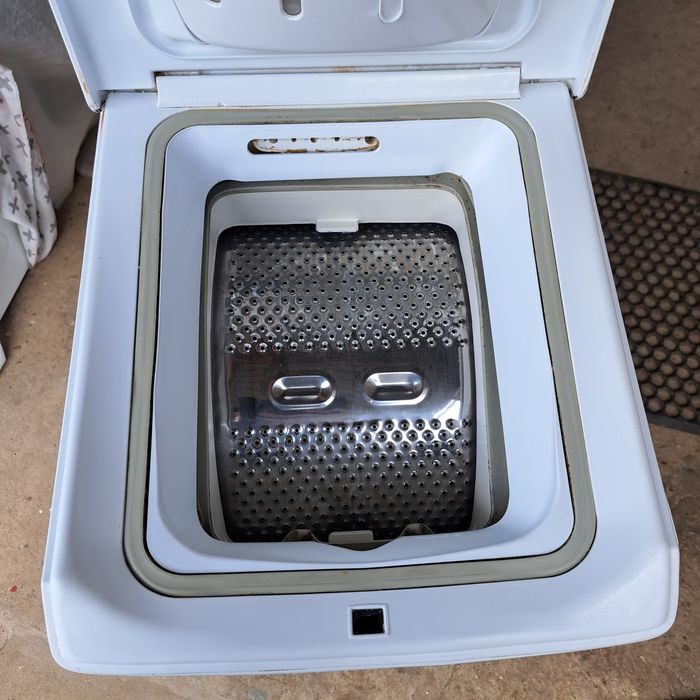Продам стиральную машину Ariston AVTF 104