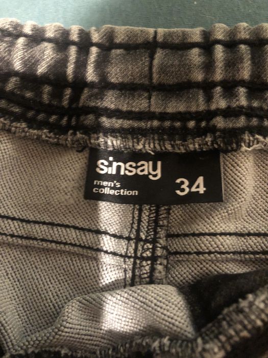 Luźne męskie spodnie typu jeans