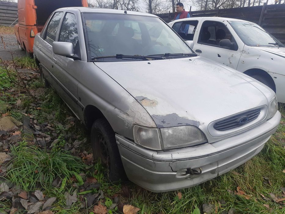 Бампер передній та задній  Форд Ескорт МК6 Ford Ескорт МК6