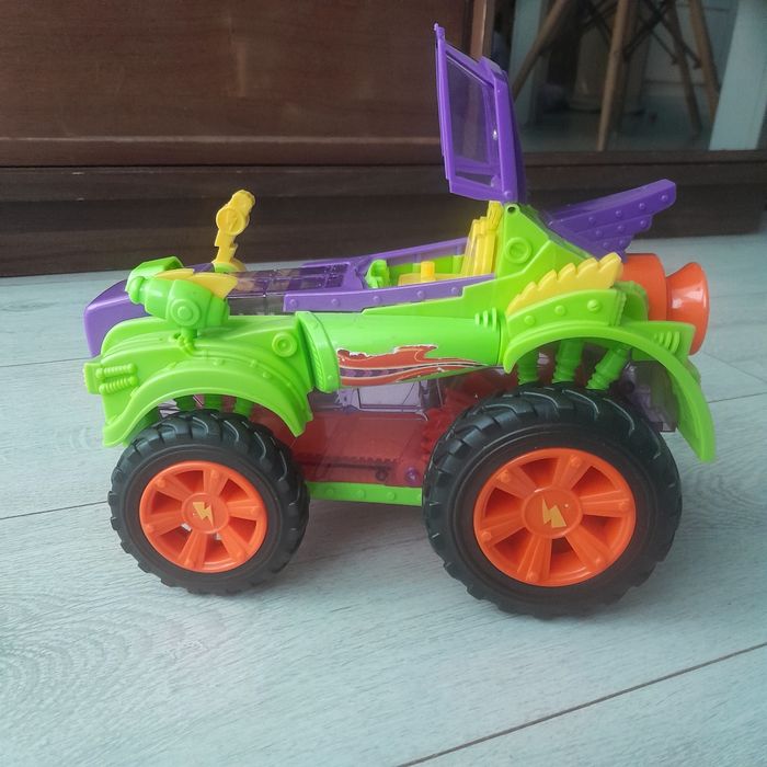 Hero Truck Monster Roller z serii SuperThings Super Zings