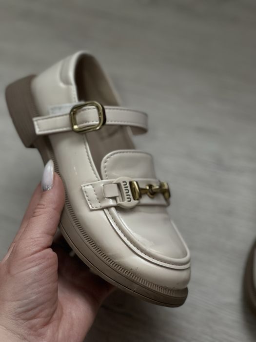 Туфлі на дівчинку лакові