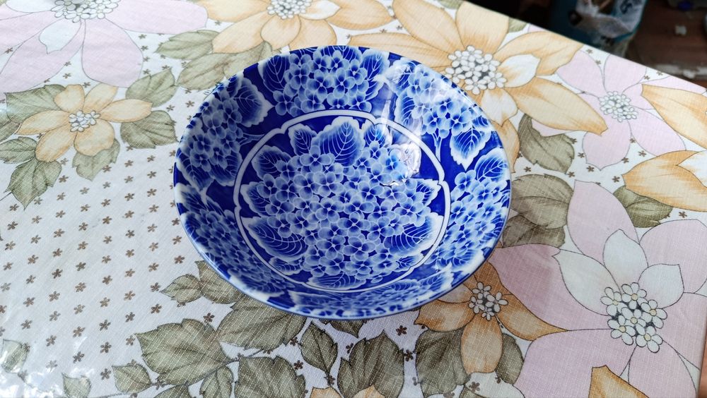 Tigela de porcelana requintada.Fabricada na Japao