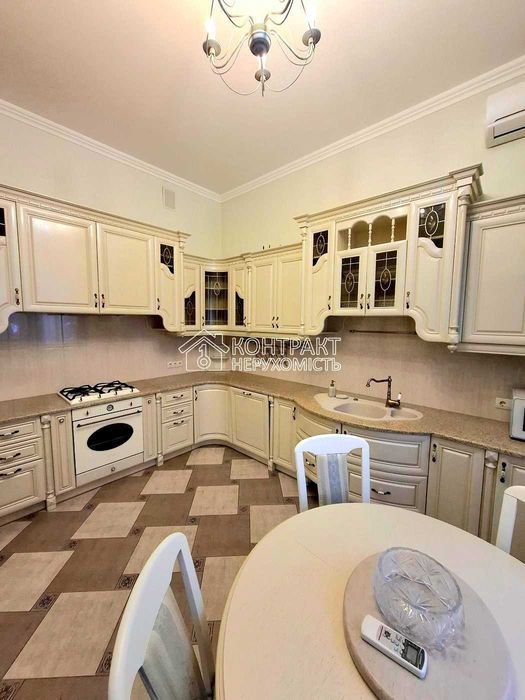 Продам будинок котедж 307 м2, з бомбосховищем, м. Студентська