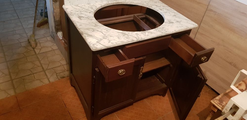 Móvel com espelho e plafons novo na caixa