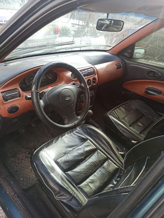 Бампер Ford escort 95-00р. По запчастинах